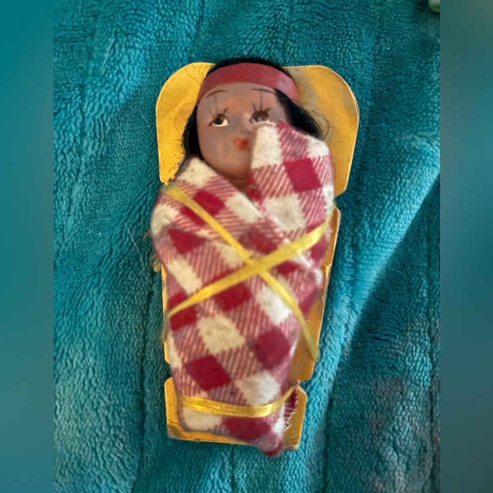 Vintage 1930s INDIAN GIRL PAPOOSE SKOOKUM Mesa
National Park Doll Souvenir